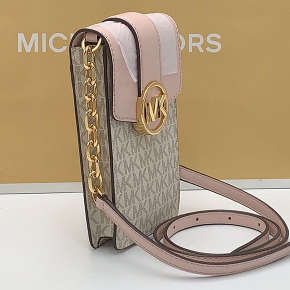 NWT Michael Kors Carmen Small NS Logo
Smartphone Crossbody VANILLA/PINK COLOR - Picture 3 of 15